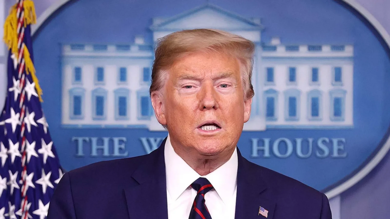 Trump AMENINȚĂ cu închisoarea un jurnalist pentru că A DEZVĂLUIT…
