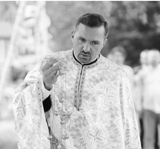Preotul Adrian Frunză S-A STINS la 48 de ani. Motocicleta pe care o conducea a…