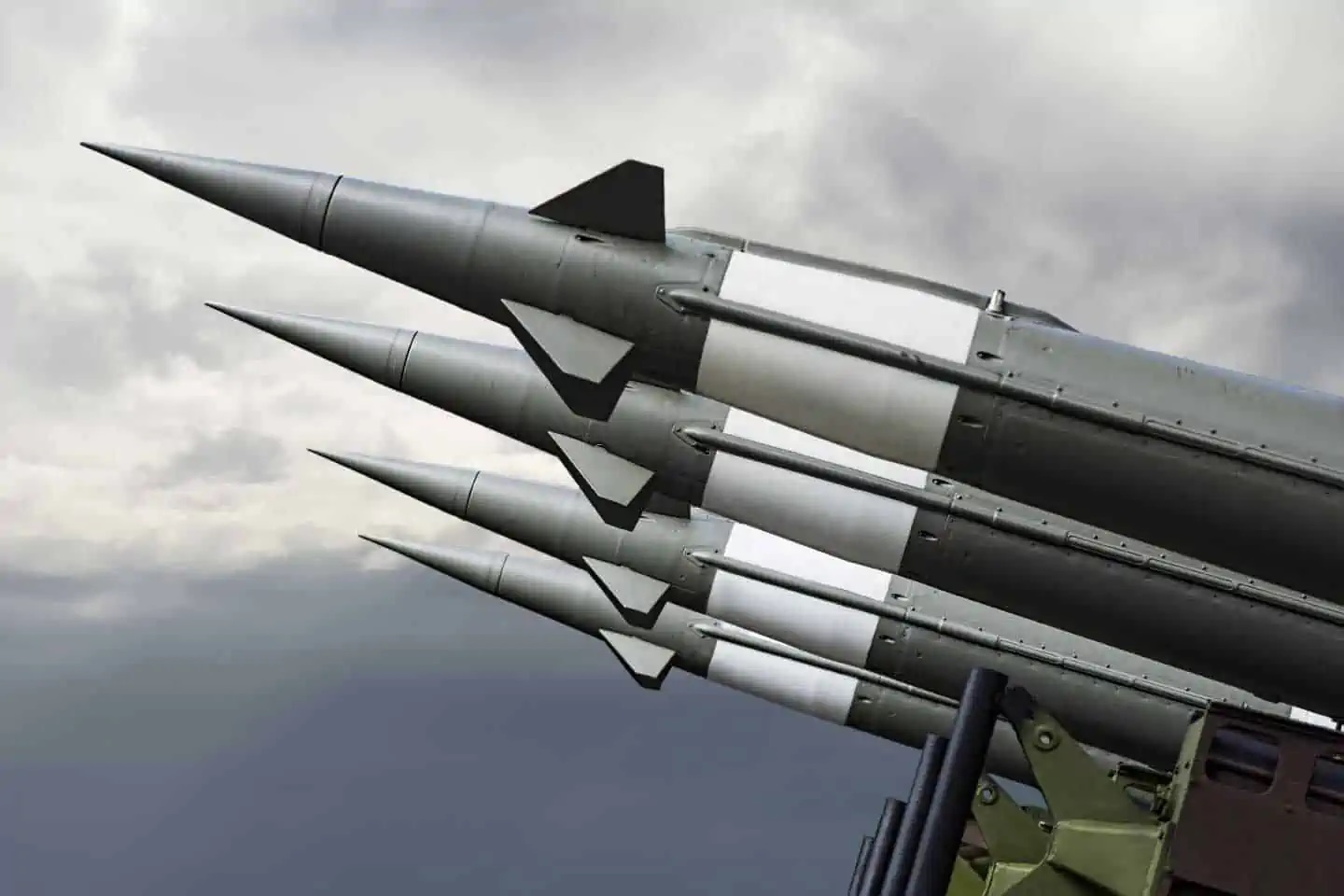 TENSIUNI uriașe în Europa! Statele Unite ar putea aduce ARME NUCLEARE în…