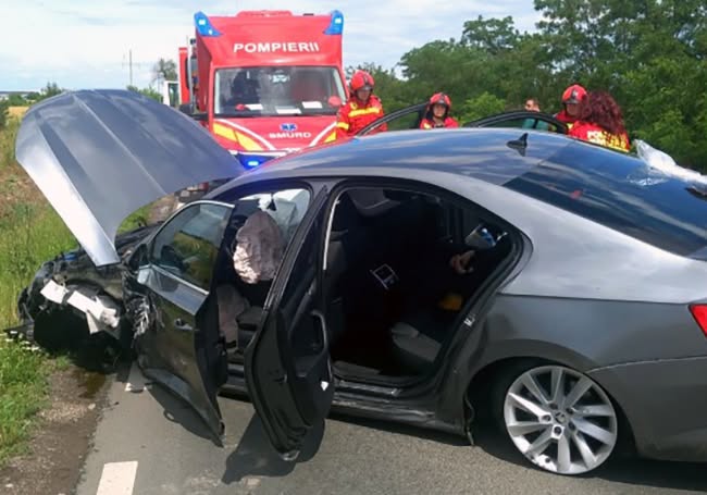 ACCIDENT grav în care au fost implicate trei mașini. Într-una se afla Înaltpreasfințitul T…