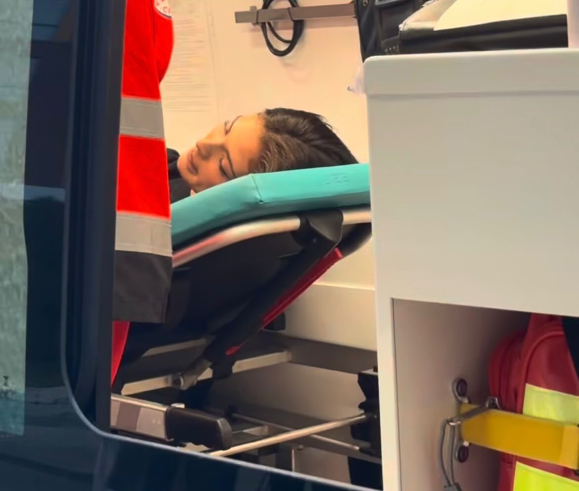 SCANDAL de proporții! Andreea Bostănică și Iuliana Beregoi S-AU BĂTUT într-un restaurant. Poliția și ambulanța au fost chemate la fața locului