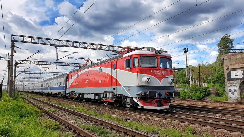 TRAGEDIE pe calea ferată! O femeie de 70 de ani și un copil de 5 ani au fost loviți de tren. Din păcate…