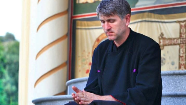 Ce se petrecea, de fapt, la SLUJBELE lui Cristian Pomohaci. Mărturia unui fost angajat atrage atenția