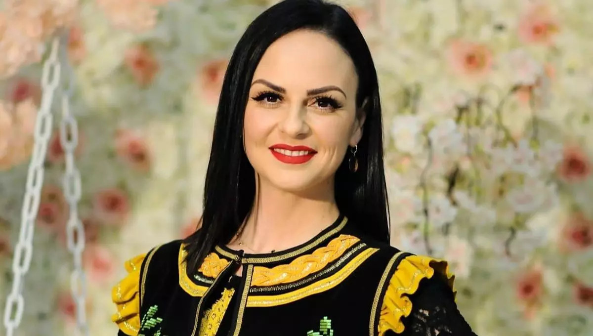 Clipe de COȘMAR pentru o cunoscută cântăreață de muzică populară! Soțul a agresat-o în prezența copilului