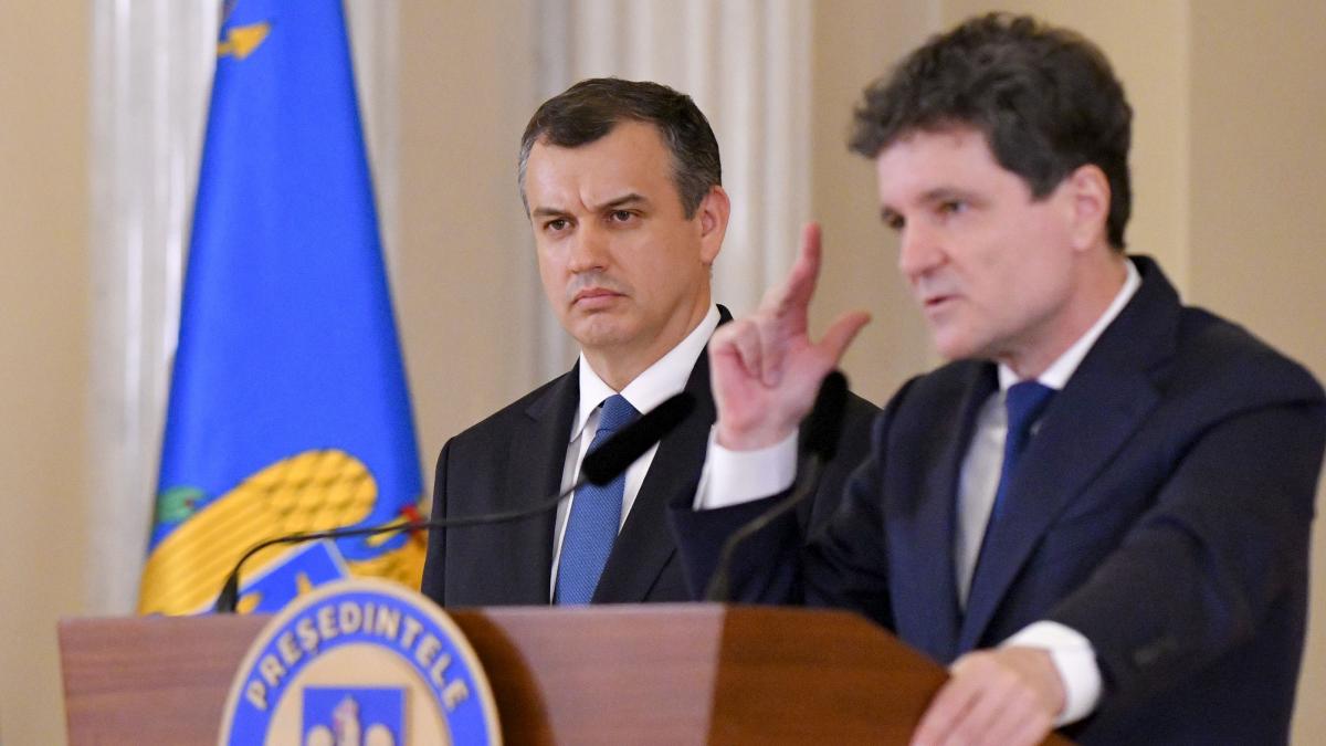 ACUZAȚII grave după numirea lui Tomac premier: „E încălcată Constituția”