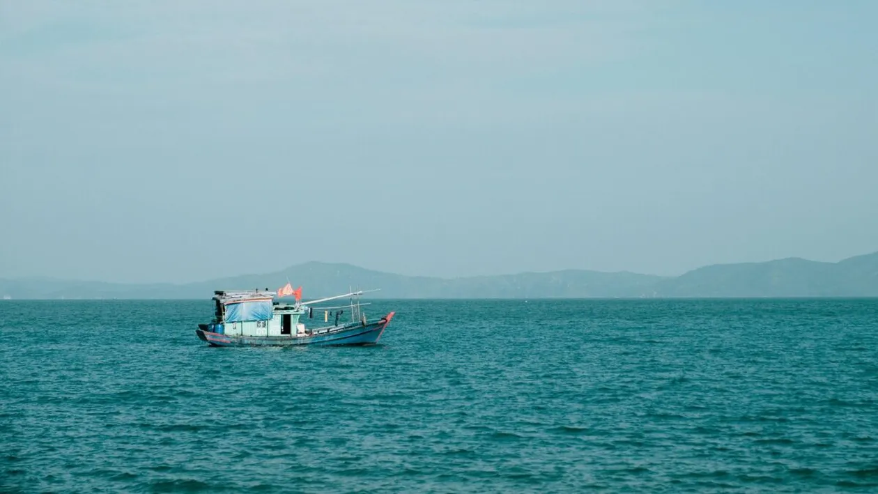 TRAGEDIE în Marea Neagră! Un vas de pescuit s-a scufundat după ce a fost ATACAT. Membrii echipajului au fost…