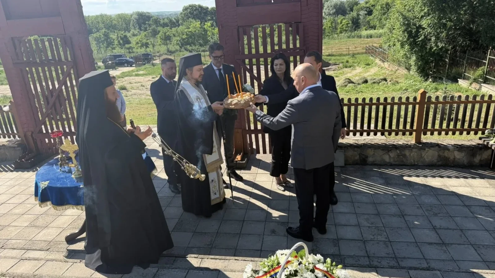 Ilie Bolojan, surprins într-o ipostază RARĂ. Fostul premier a ajuns la MĂNĂSTIRE, unde a…