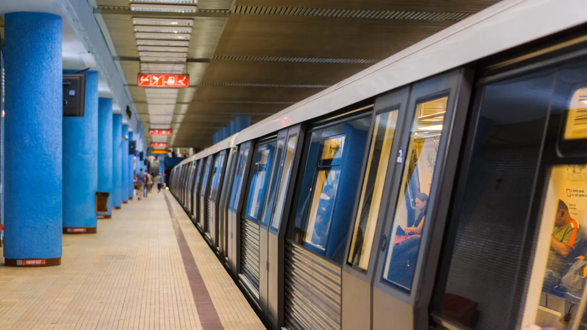 Incident la METROU! Fragmente din tavan s-au desprins și AU CĂZUT peste un…