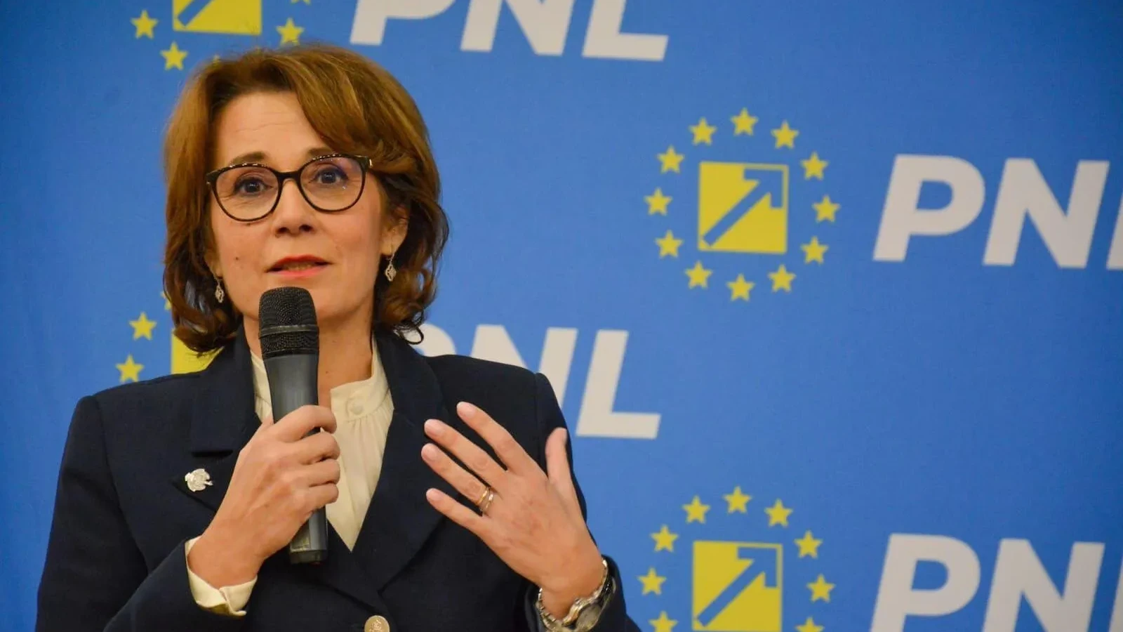 Senatoarea PNL Nicoleta Pauliuc, în mijlocul unei CONTROVERSE politice. Soțul său, fost polițist, apare în Dosarul Cămătarilor