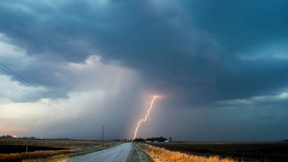ALERTĂ METEO la început de vară! Meteorologii anunță…